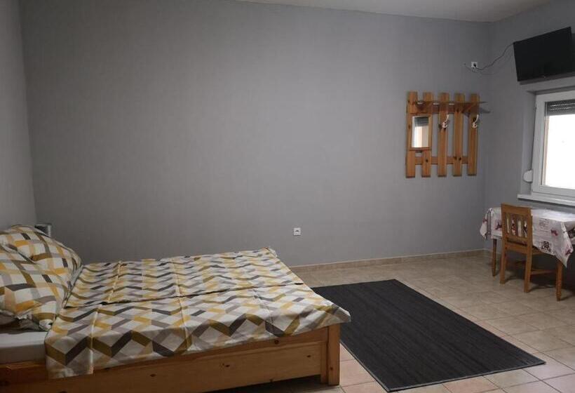 Quarto Estandar, Amina Apartman