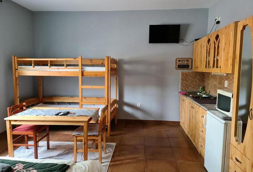 Quarto Familiar, Amina Apartman