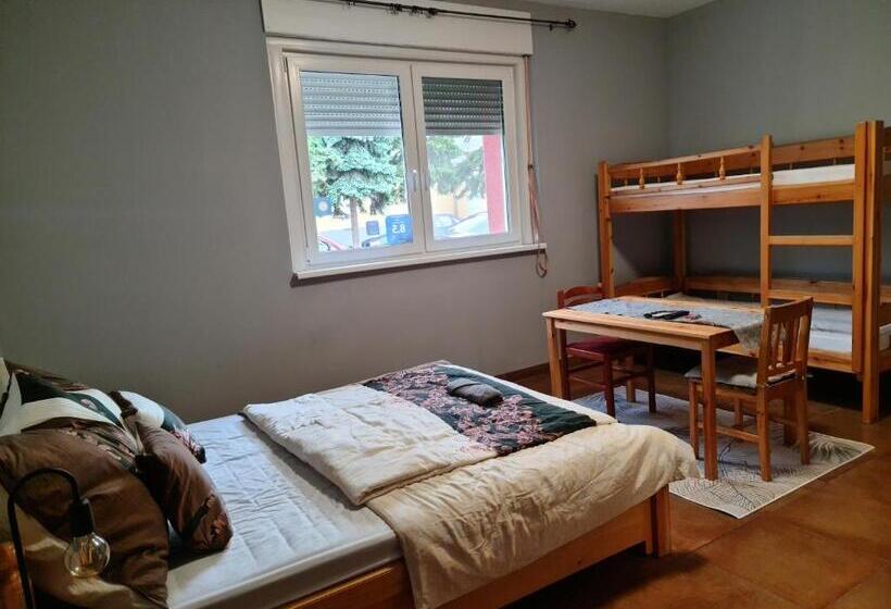 ファミリールーム, Amina Apartman