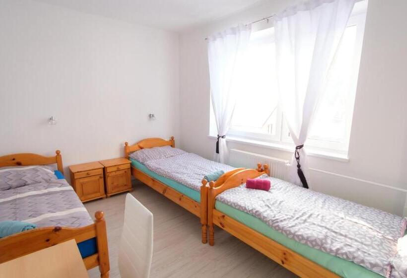 家庭套房, Villa Zarra