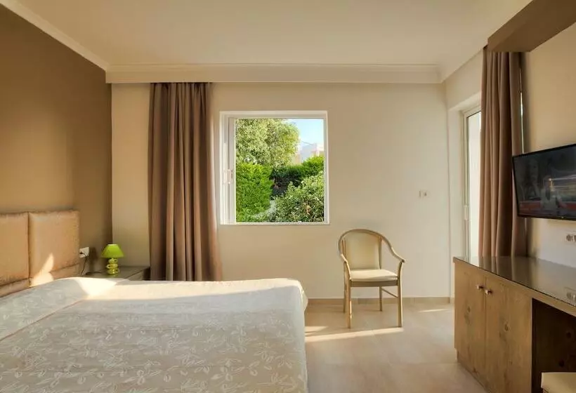 Studio Deluxe, Alexandra Beach