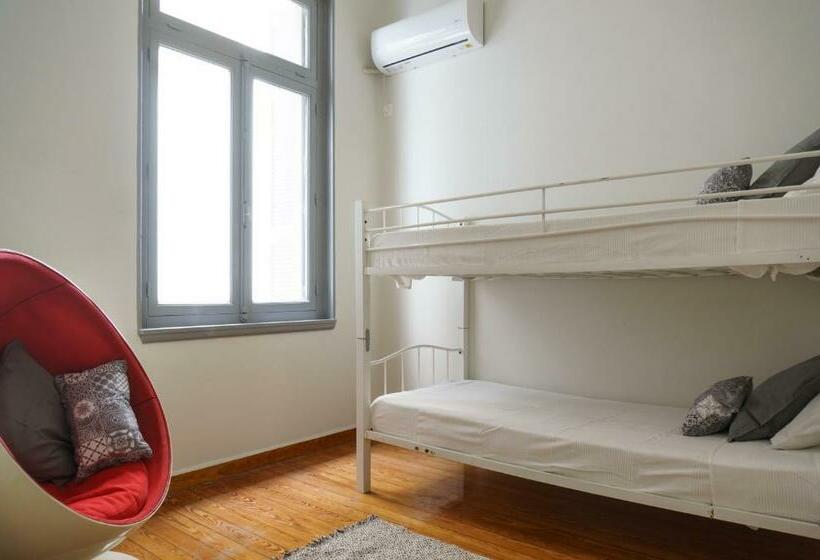 家庭间, Dioskouros Hostel