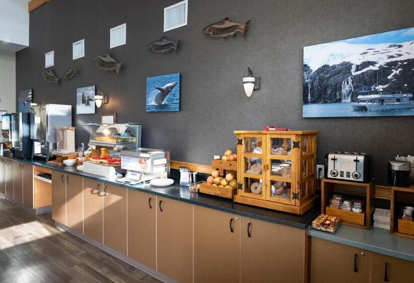 غرفة ديلوكس سرير كينج ذات إطلالة, Harbor 360 Hotel Seward