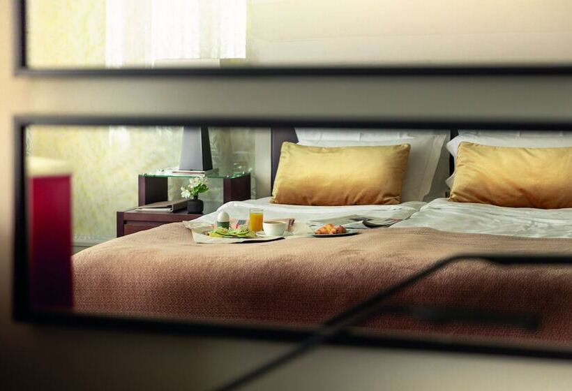 スーペリアールーム, Elite Eden Park