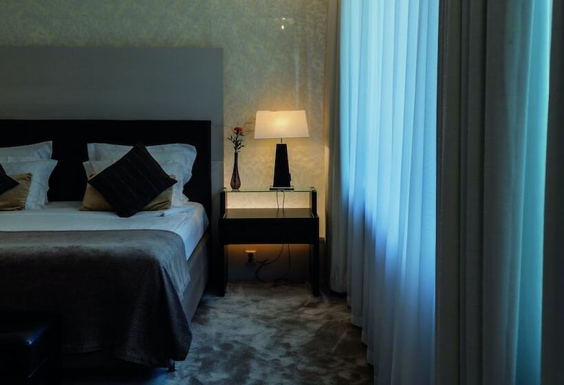 ジュニアスイート, Elite Eden Park