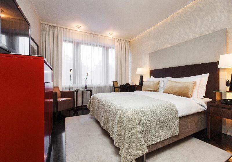 デラックスルーム, Elite Eden Park