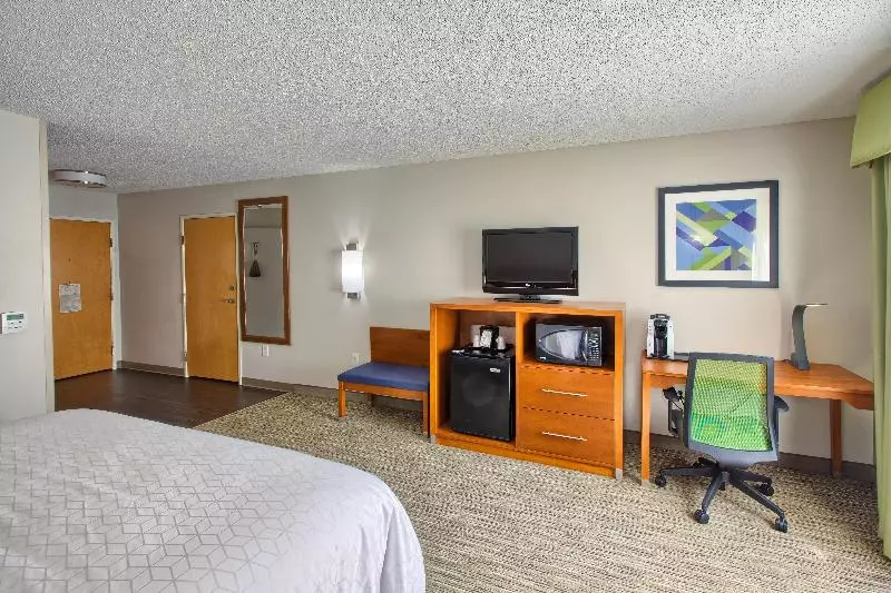 キングサイズベッドのスタンダードルーム, Holiday Inn Express Hotel & Suites Raleigh North Wake Forest, An Ihg