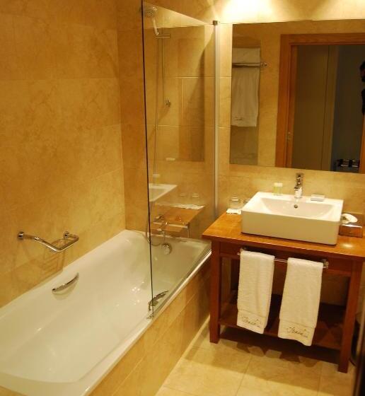 标准间, Komentu Maitea