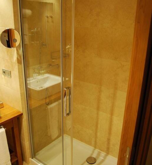 高级大房间, Komentu Maitea