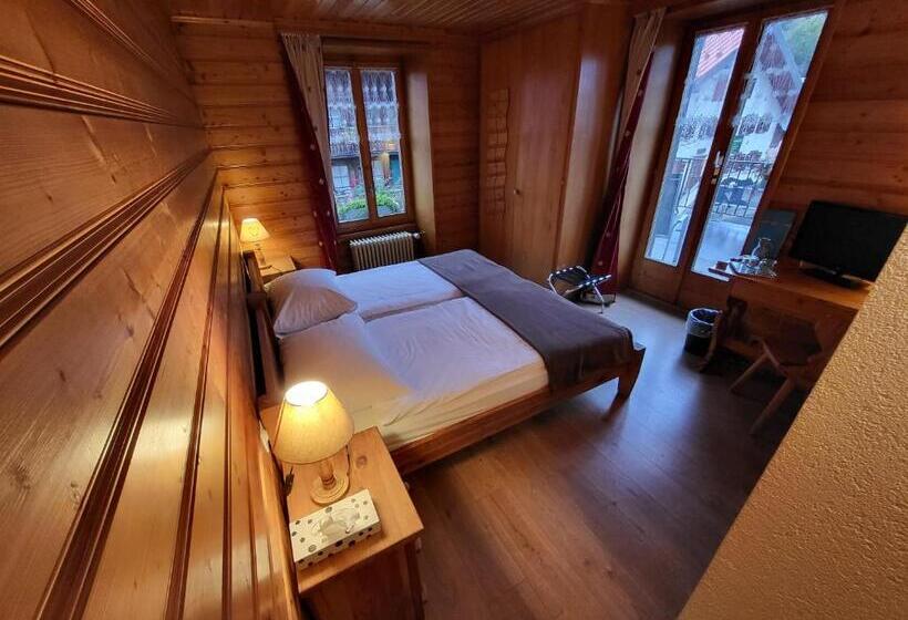 غرفة عائلية, La Tour D Ai