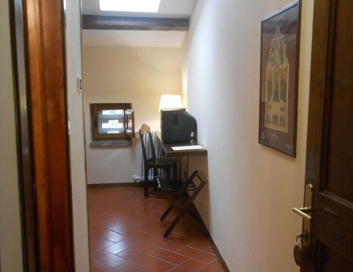 חדר אקונומי, Lo Spedalicchio