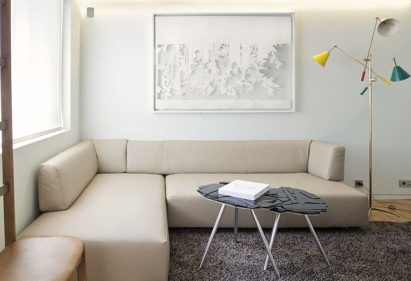 جناح جونيور, New