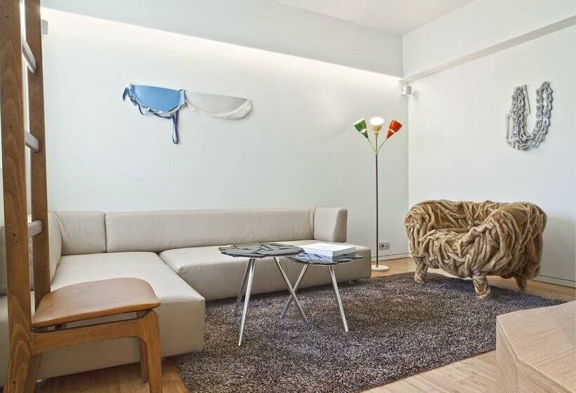 جناح جونيور, New