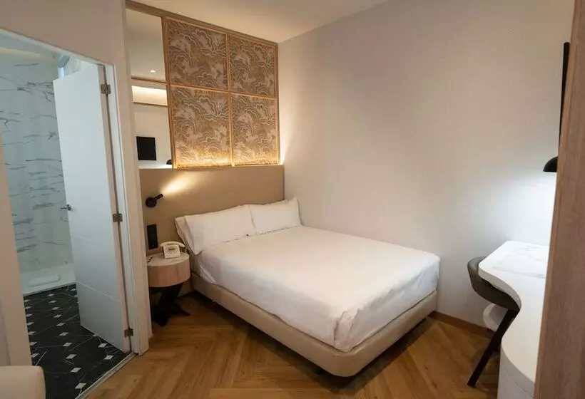 Single Deluxe Room