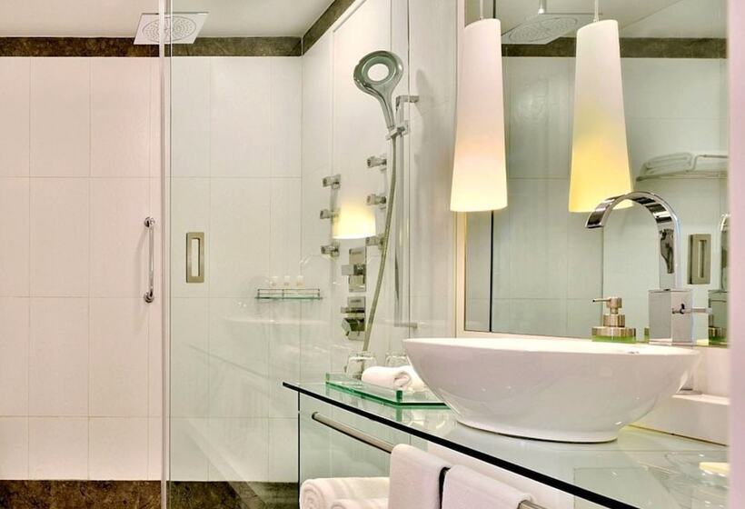 Номер Superior, Radisson Blu Bengaluru Outer Ring Road