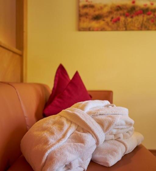 주니어 스위트, Sunny Sölden