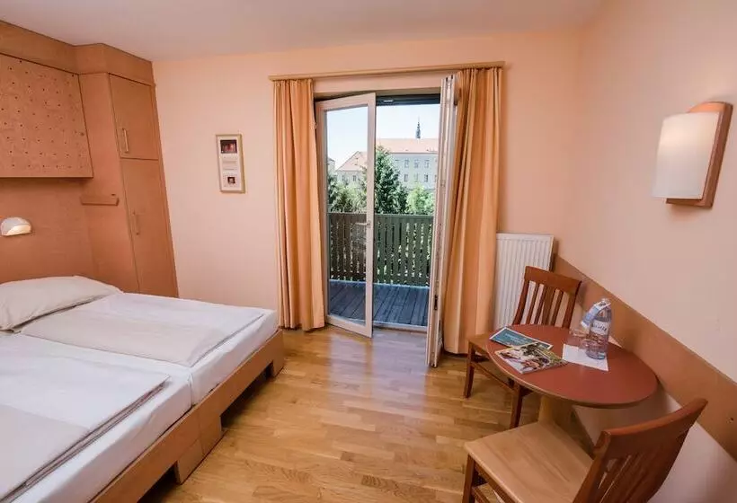 スタンダード４人部屋, Jufa Hotel Fürstenfeld