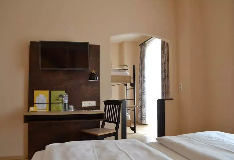 スタンダード４人部屋, Jufa Hotel Fürstenfeld