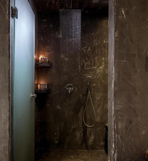 جناح, Naxian Collection