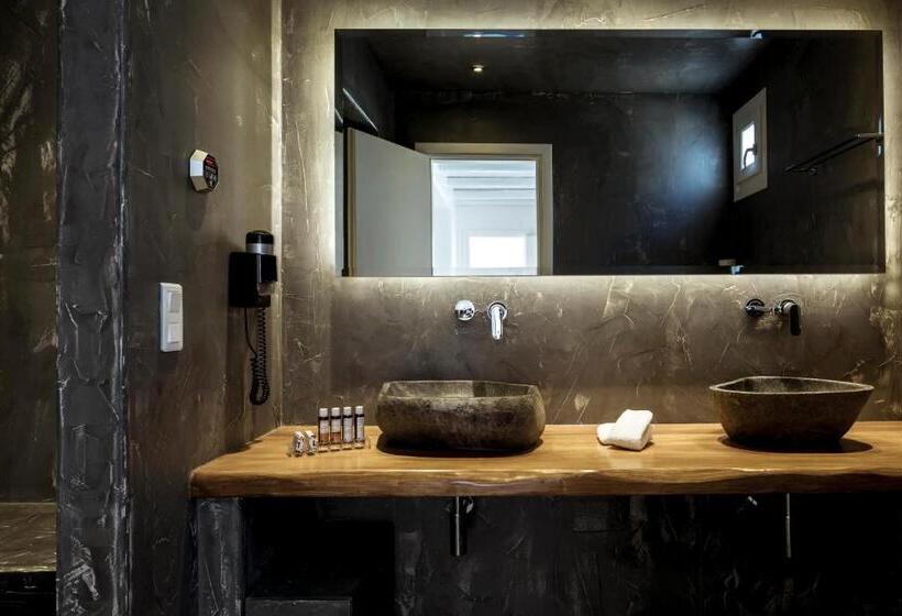 جناح, Naxian Collection