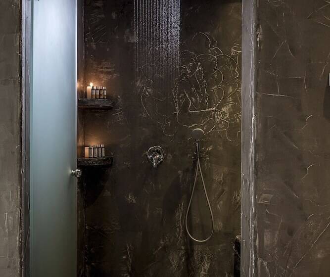 جناح, Naxian Collection