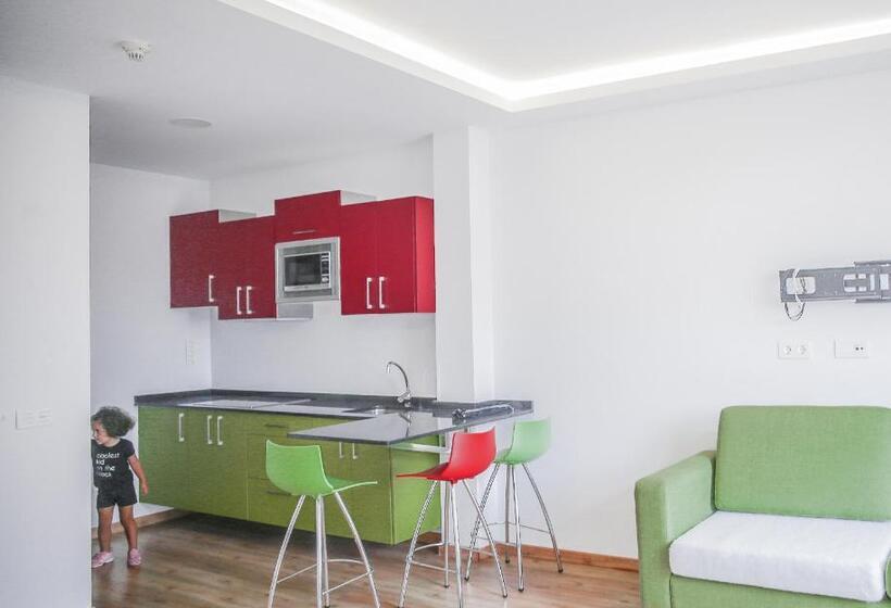 דירה בת חדר שינה 1 עם מרפסת, Atlantic Apartments