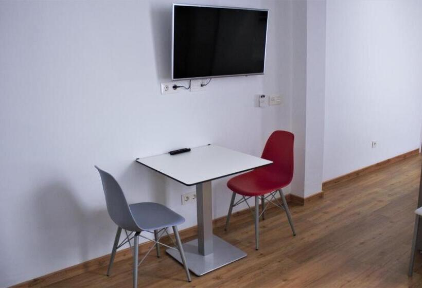 スタンダードスタジオ, Atlantic Apartments