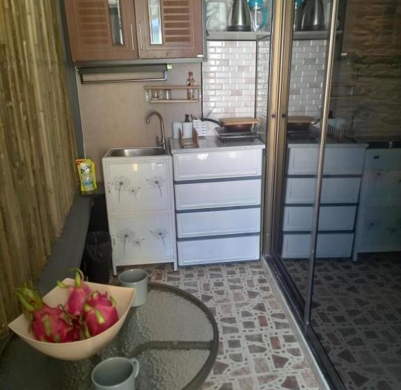 Studio Deluxe, Kata Happy Place