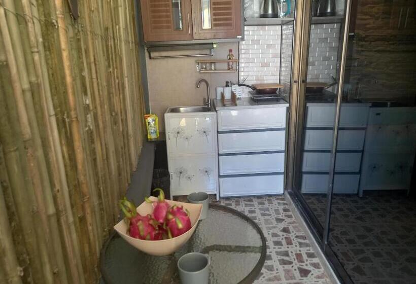 Studio Deluxe, Kata Happy Place