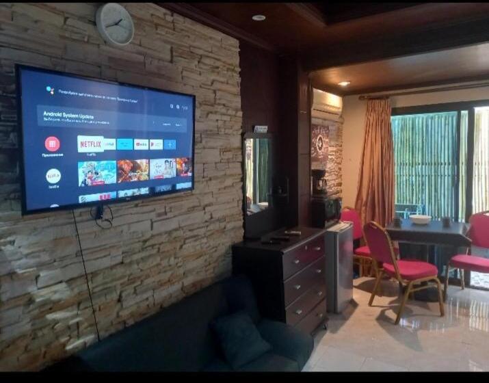 Studio Deluxe, Kata Happy Place