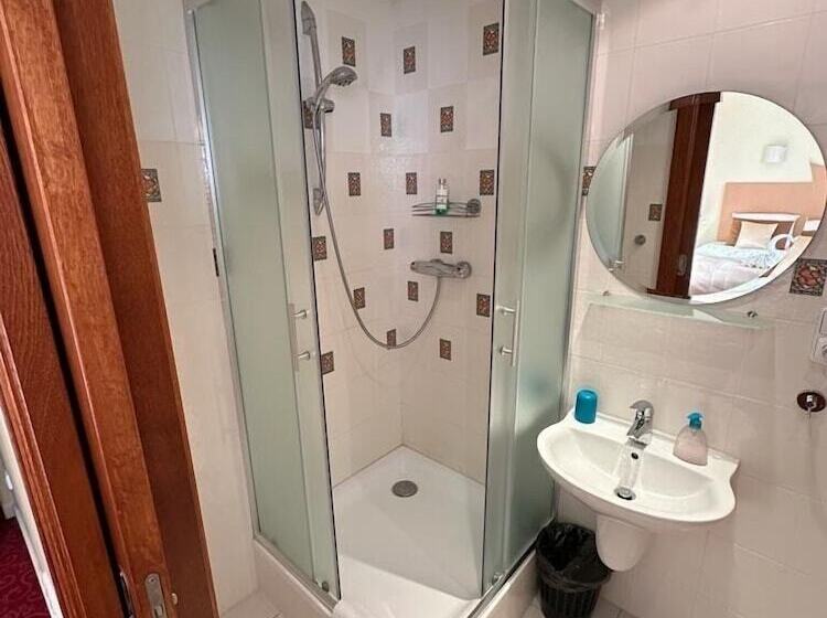 이코노미 룸, Jáchymoff