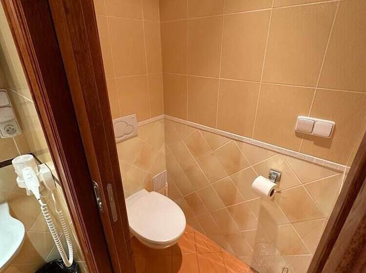 이코노미 룸, Jáchymoff