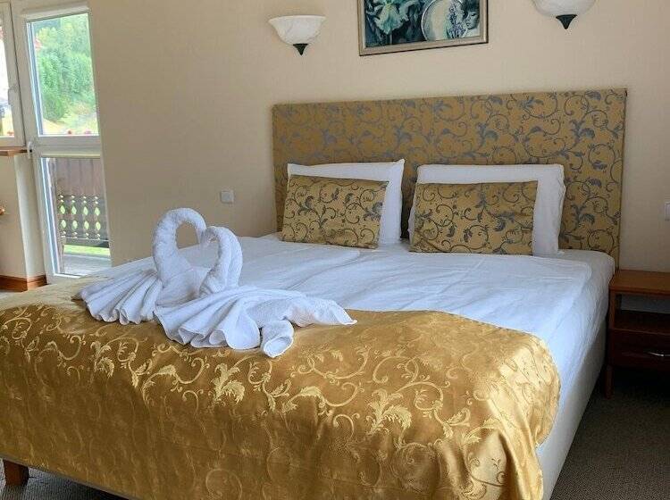 이코노미 룸, Jáchymoff