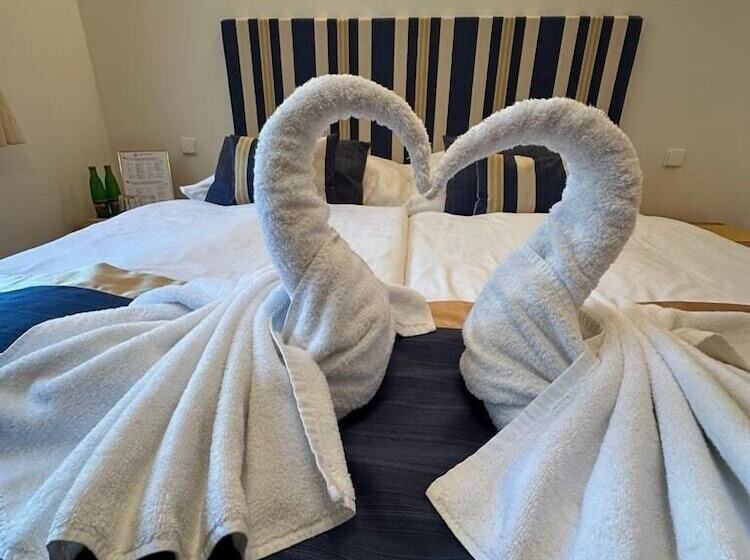 이코노미 룸, Jáchymoff