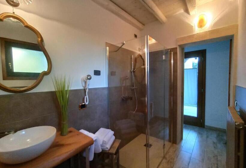 اتاق لوکس سه تخته, Le Zampolle B & B