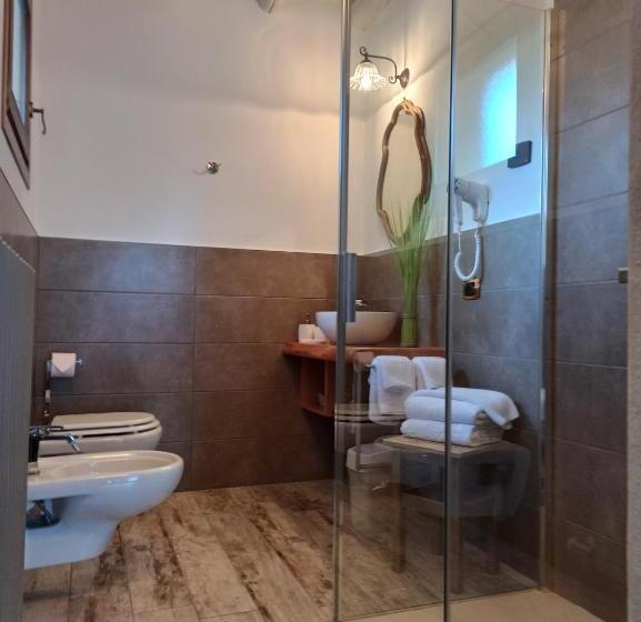 اتاق لوکس سه تخته, Le Zampolle B & B