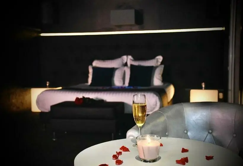 スタンダードルーム, Suite Avec Piscine Privée