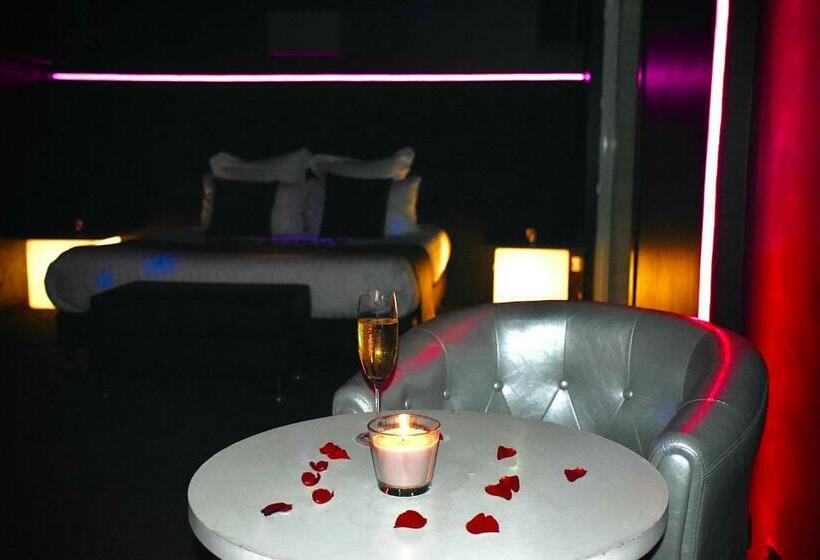 スタンダードルーム, Suite Avec Piscine Privée