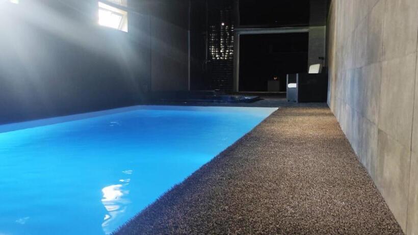 スタンダードルーム, Suite Avec Piscine Privée