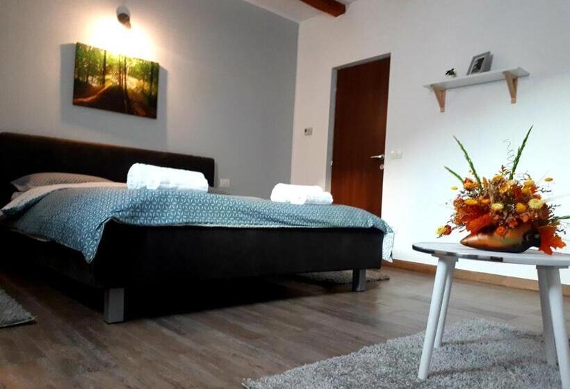 סטודיו משפחתי, Vilafrancisca10