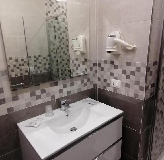 اتاق لوکس با چشم‌انداز دریا, Costa Blu