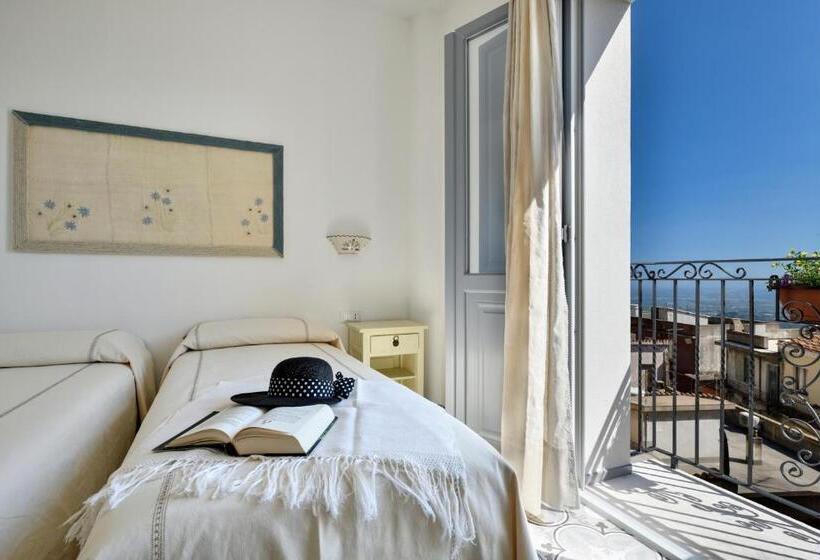 غرفة قياسية مزوَّدة بشُرفة, Fund E Monte