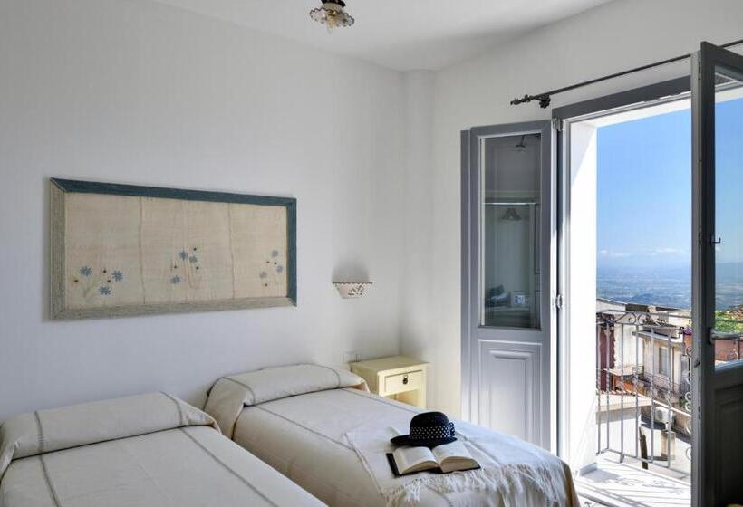 غرفة قياسية مزوَّدة بشُرفة, Fund E Monte