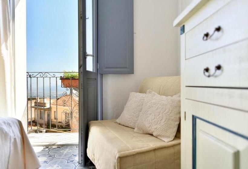 غرفة قياسية مزوَّدة بشُرفة, Fund E Monte