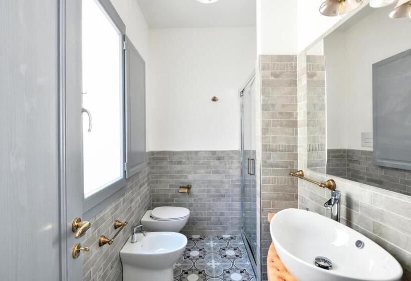 غرفة قياسية مزوَّدة بشُرفة, Fund E Monte