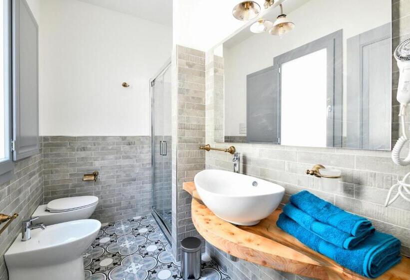 غرفة قياسية مزوَّدة بشُرفة, Fund E Monte