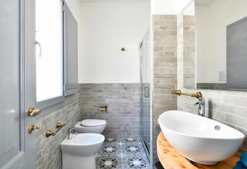 غرفة قياسية مزوَّدة بشُرفة, Fund E Monte