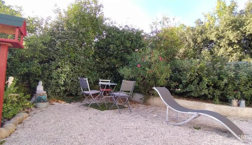 Номер Стандарт Вид на Сад, Logement Dans Une Pinède à Lambesc