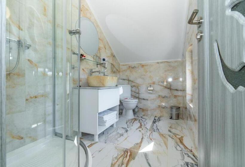 标准三人间, Vila Cataleya