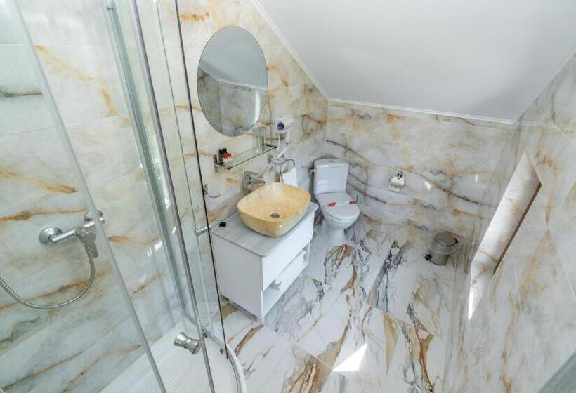 标准三人间, Vila Cataleya